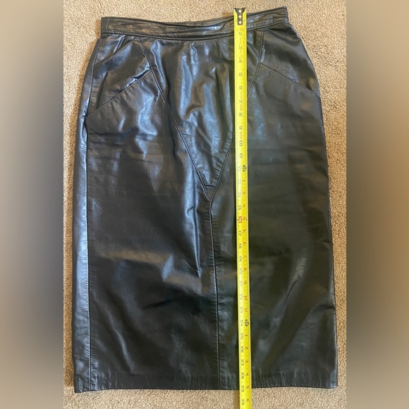 Vintage Ada Leather Skirt - Size tag 11-12 fits like Size 6-8 - Picture 5 of 7